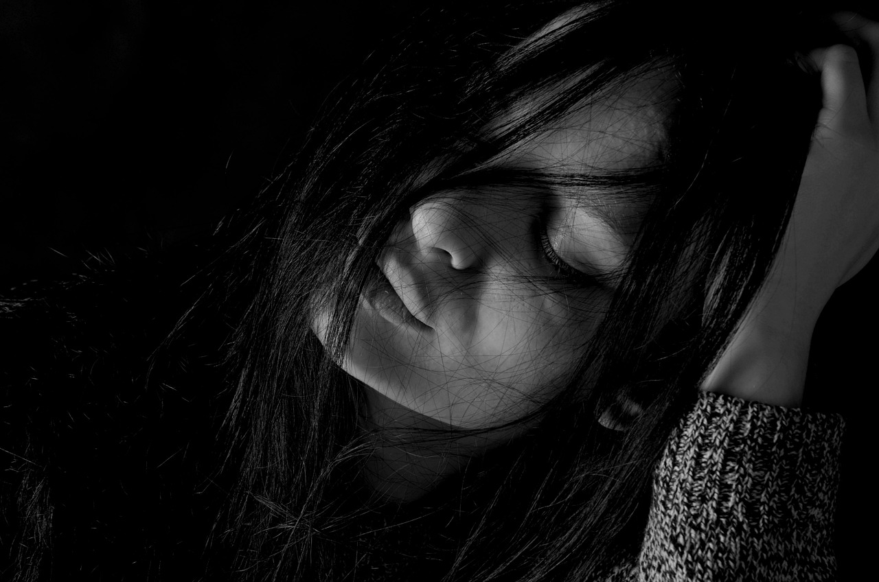 découvrez les symptômes, causes et traitements de la dépression postpartum pour mieux comprendre et soutenir les nouvelles mamans pendant cette période délicate.