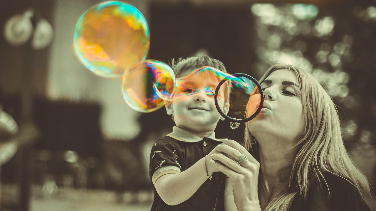 découvrez l'importance des soins postnataux pour la santé de la mère et du nouveau-né, avec des conseils essentiels pour un rétablissement optimal et un suivi adapté après l'accouchement.