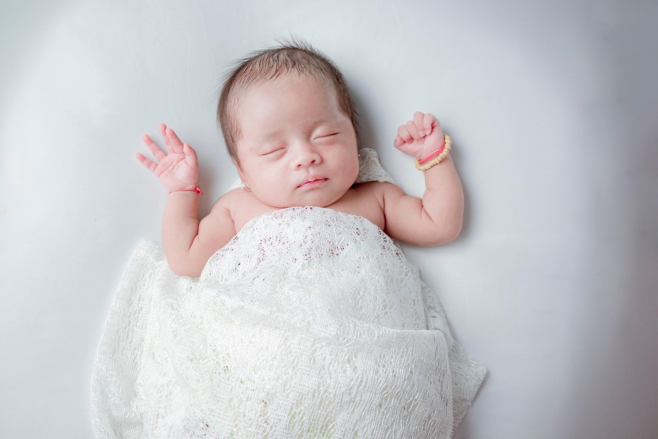 découvrez des conseils et astuces pour aider votre bébé à mieux dormir. apprenez à créer une routine de sommeil apaisante et à comprendre les besoins spécifiques de votre enfant pour des nuits paisibles.