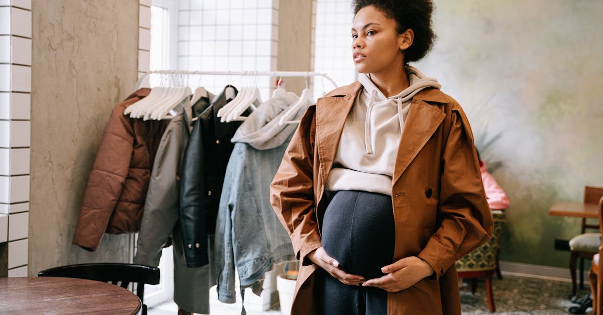 découvrez les dernières tendances de la mode maternité : vêtements confortables, élégants et adaptés à chaque étape de la grossesse. restez stylée tout en attendant bébé !