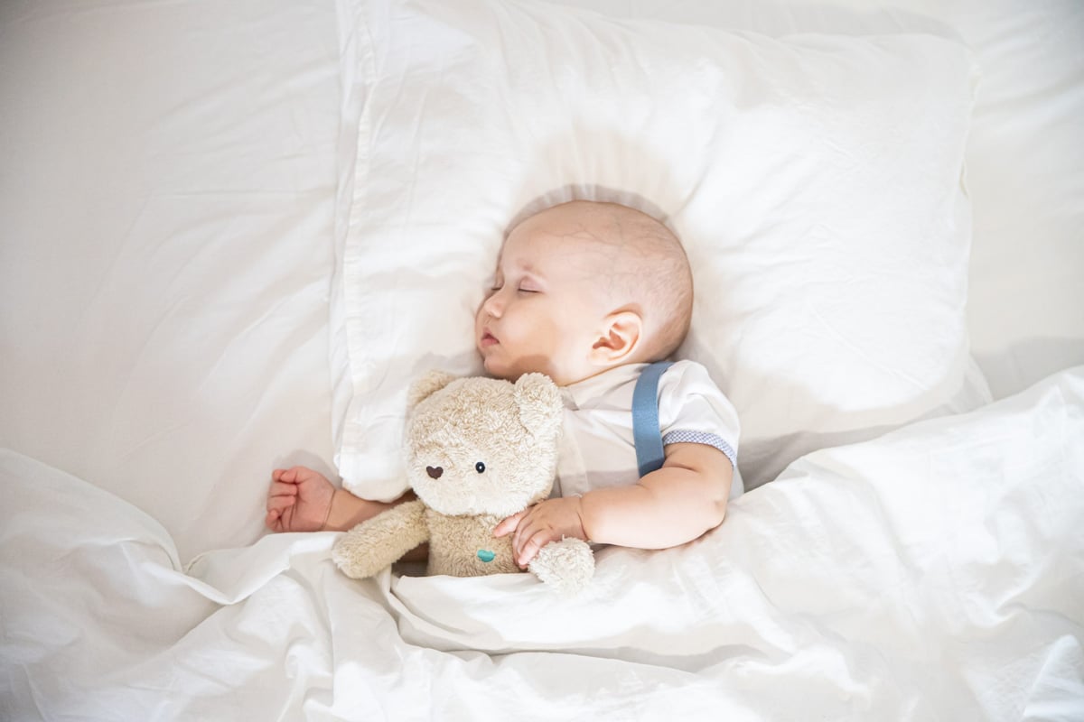 Les bienfaits des sons apaisants pour le sommeil des bébés et comment les intégrer dans la routine du coucher.