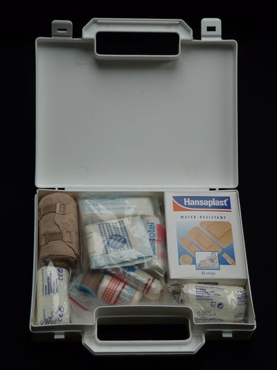 Premiers soins : L’essentiel à connaître pour réagir efficacement en cas d’urgence